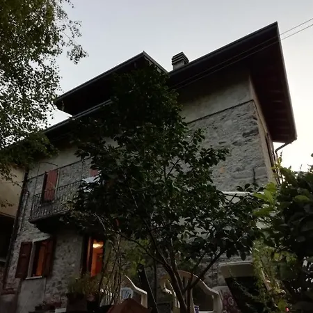 La Casa Sul Fiume Apartment *